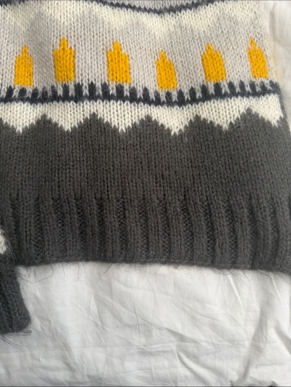 GAP Gray, White & Yellow Patterned Knit Scarf